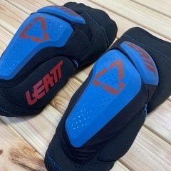 Leatt 3DF 6.0 Dizlik