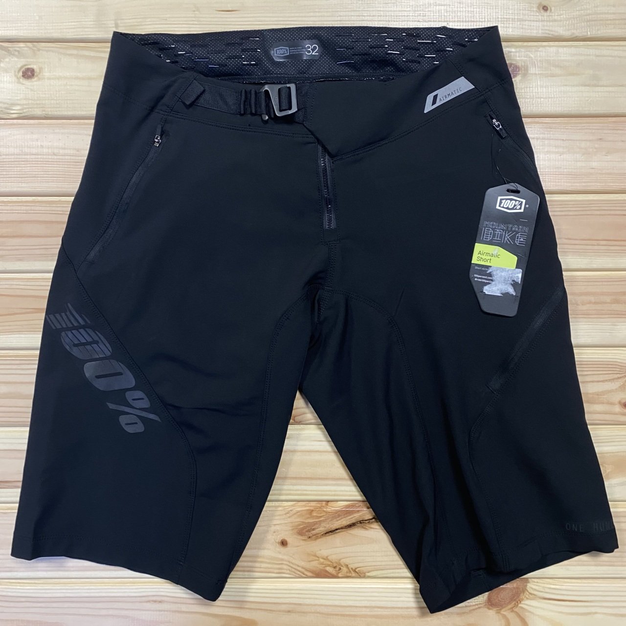100% Airmatic Şort - Siyah