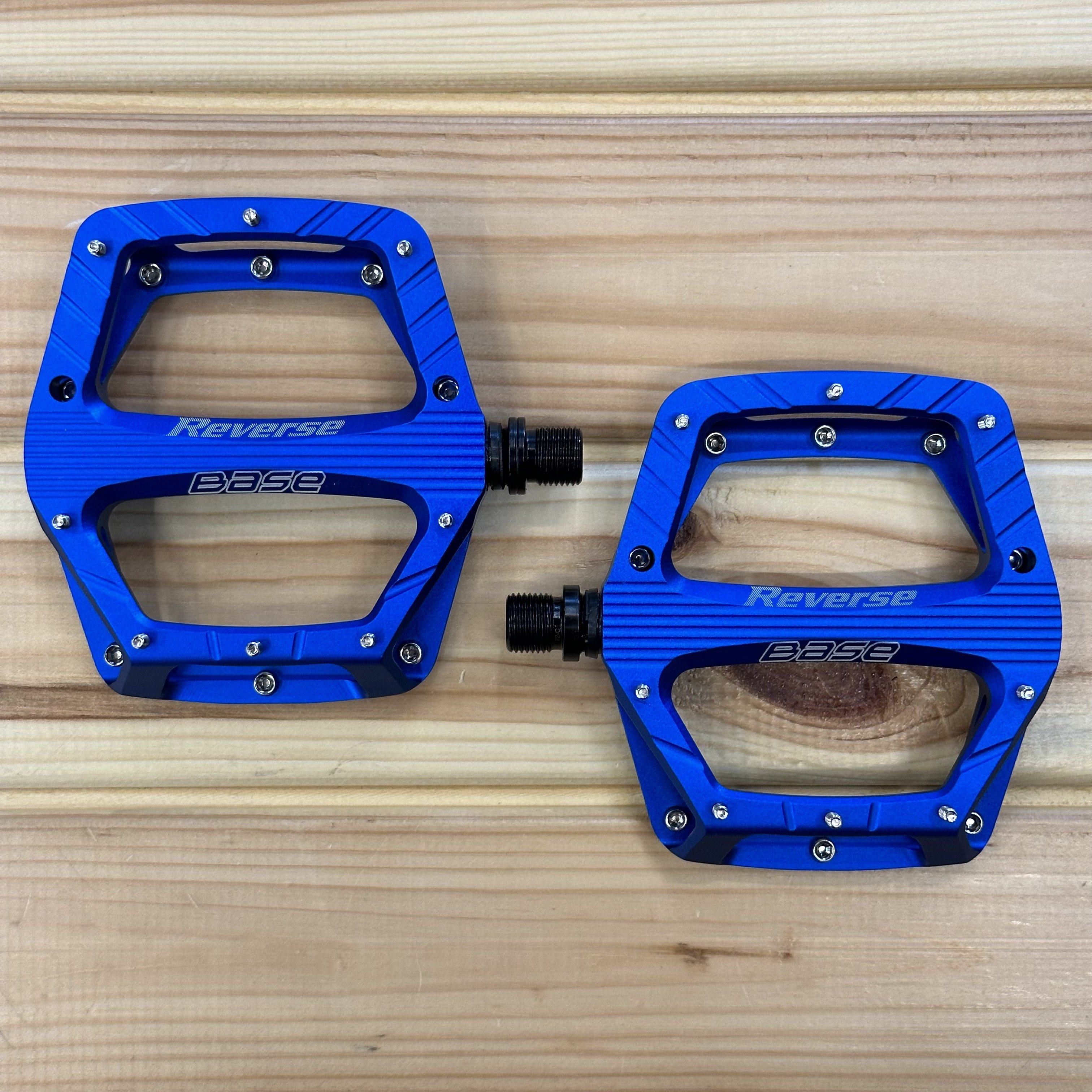 Reverse Base Platform Pedal - Mavi