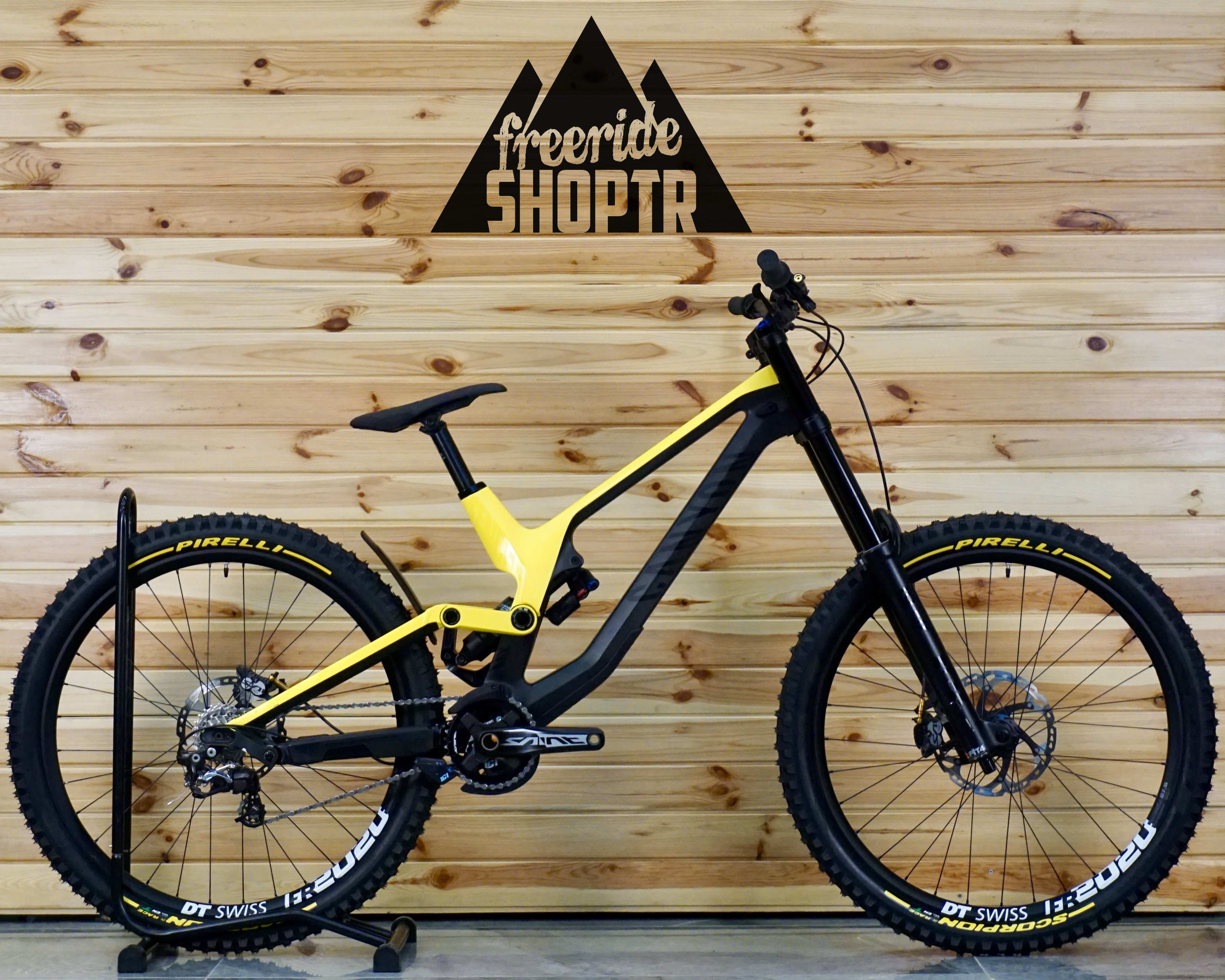 Canyon Sender CF 8.0 27.5” - Downhill Bisiklet