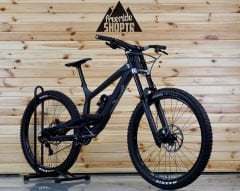 ﻿YT Tues Base 27.5” - Downhill Bisiklet