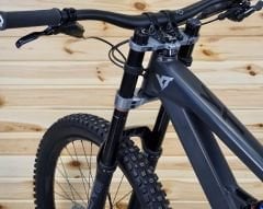 ﻿YT Tues Base 27.5” - Downhill Bisiklet