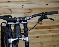 ﻿YT Tues Base 27.5” - Downhill Bisiklet