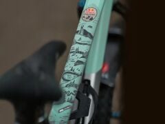 All Mountain Style Extra Kadro Koruyucu - Red Bull Hardline Dark Grey