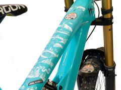 All Mountain Style Extra Kadro Koruyucu - Red Bull Hardline White