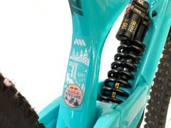 All Mountain Style Extra Kadro Koruyucu - Red Bull Hardline White