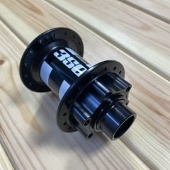 DT Swiss 350 Boost Ön Göbek