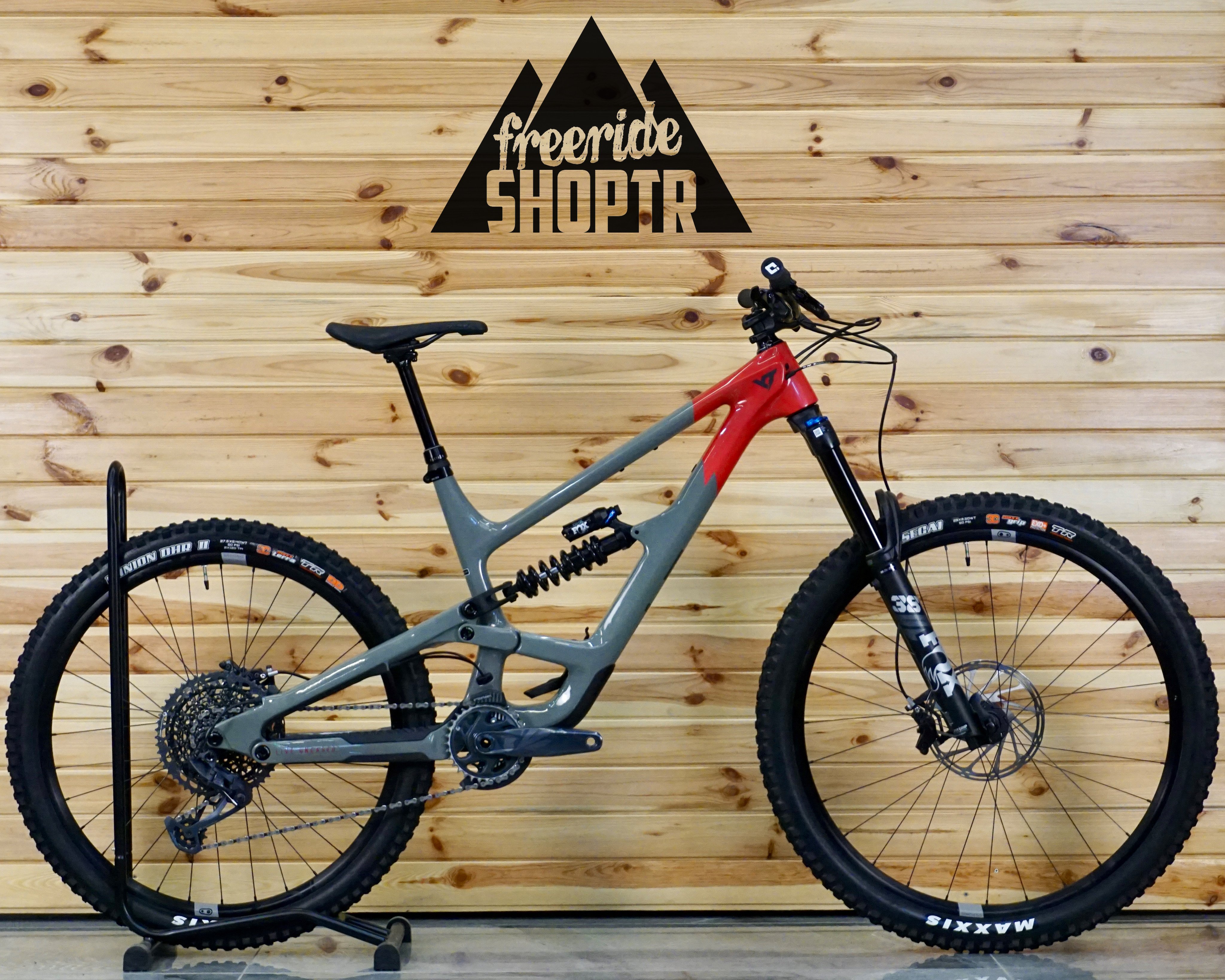 YT Capra MX Uncaged 10 CF 29/27.5” - Enduro Bisiklet