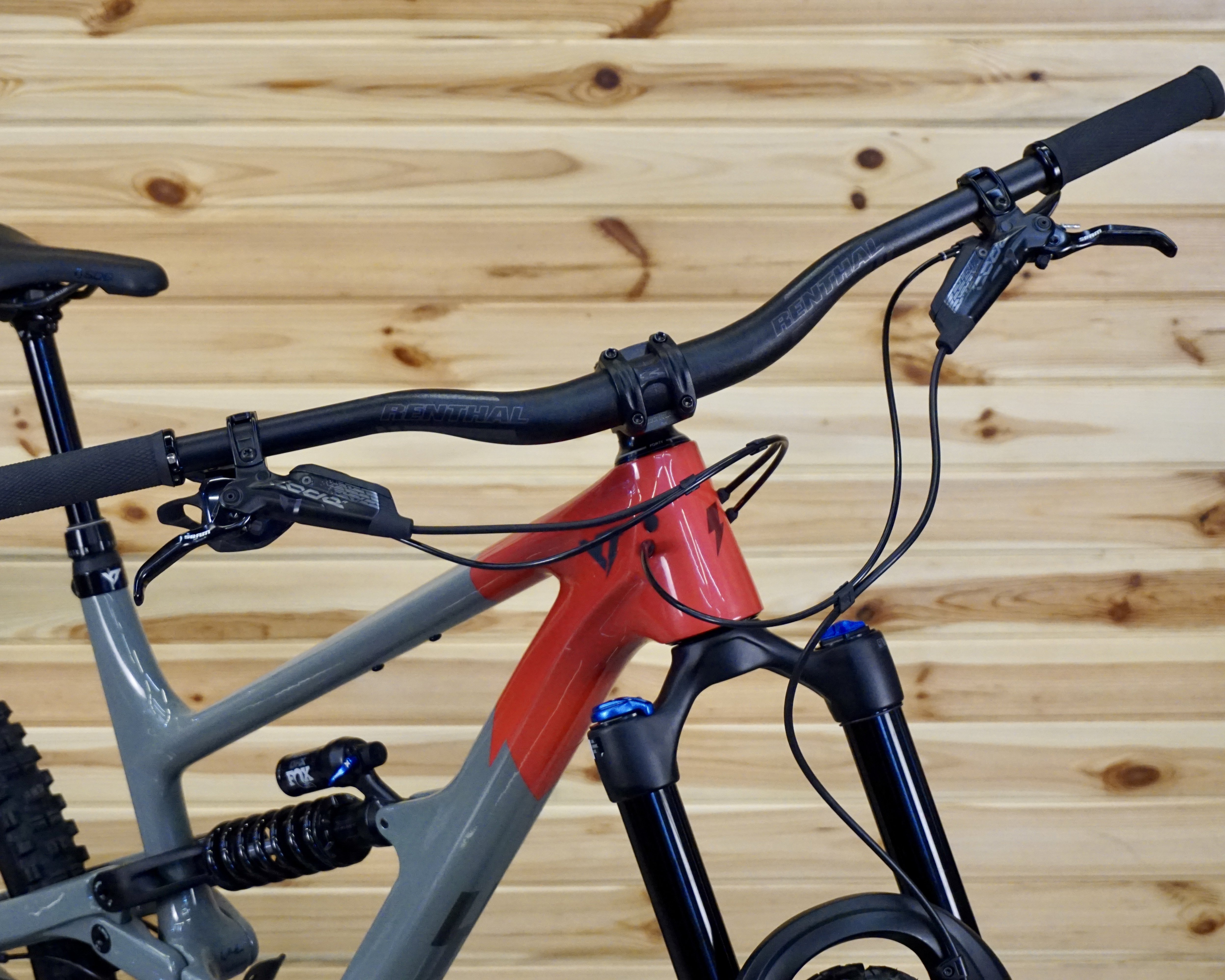 YT Capra MX Uncaged 10 CF 29/27.5” - Enduro Bisiklet