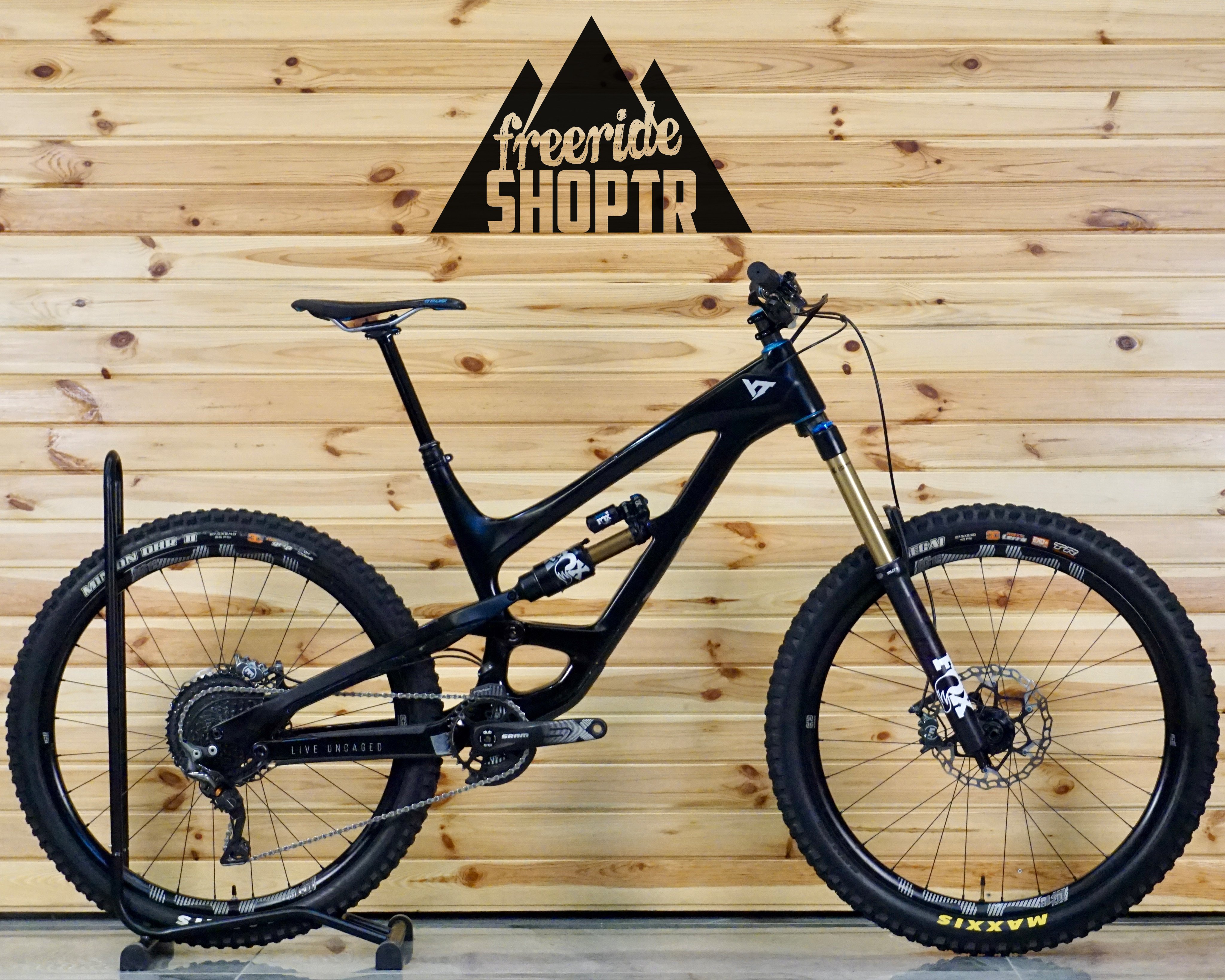 YT Capra CF Pro Race 27.5” - Enduro Bisiklet