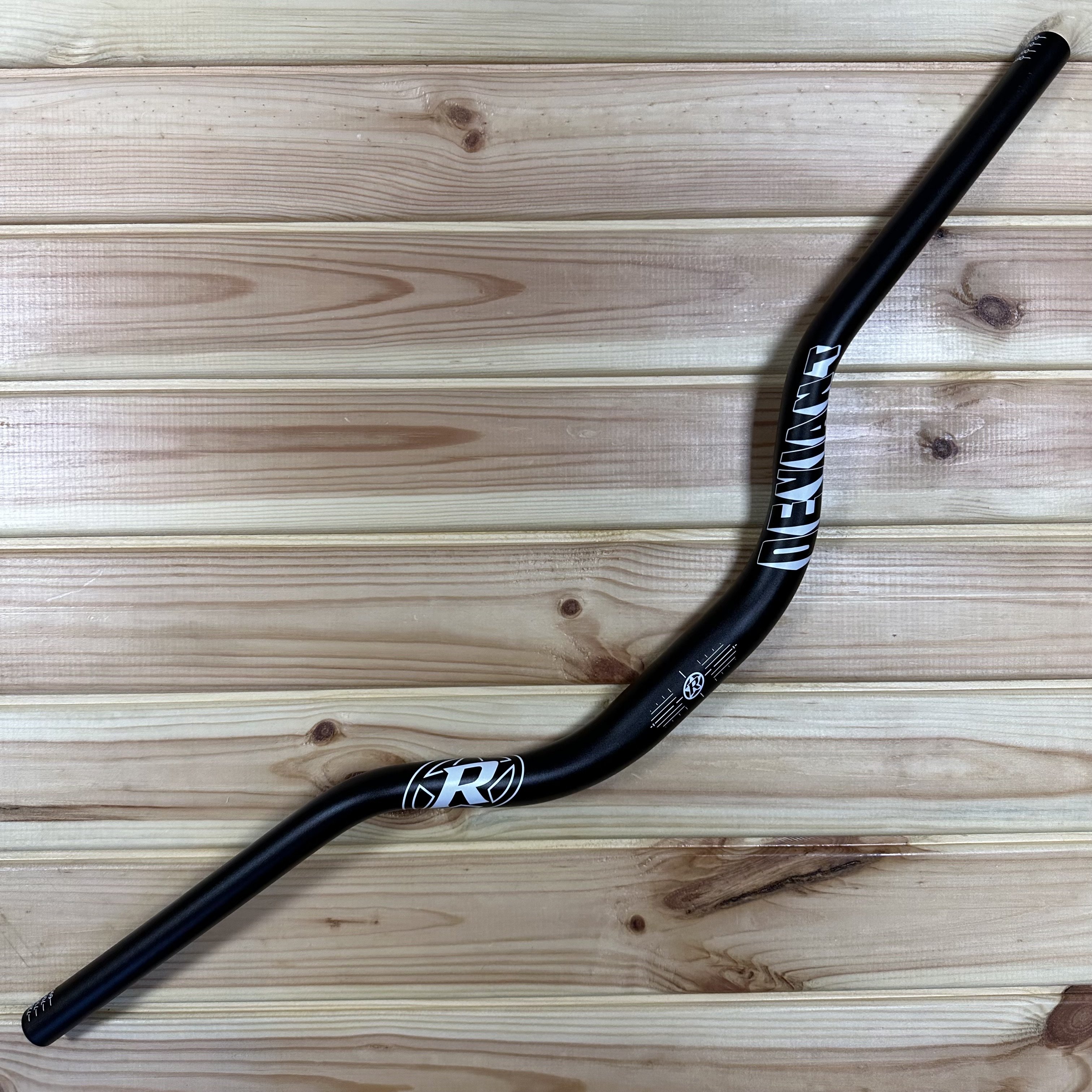 Reverse Deviant Gidon 730x31.8x76mm - Siyah/Beyaz